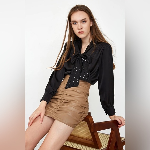 J.ING  Isela Satin Black Bow Tie Shirt - Picture 2 of 6